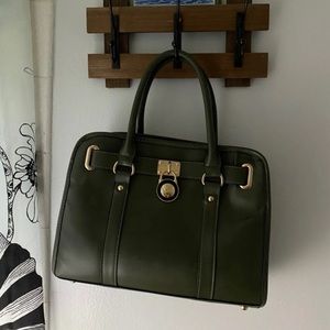 Vintage looking olive green purse!👜